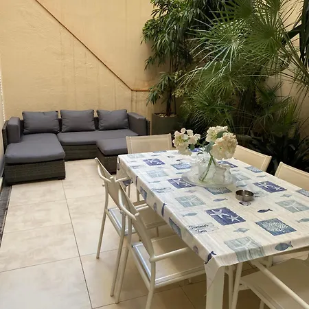 Vive La Playa Y La Noche De Aqui Apartman Sitges